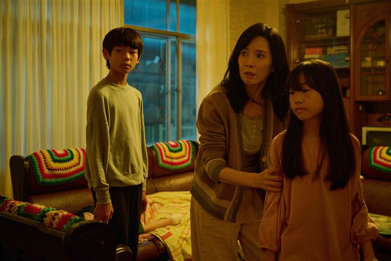 天心《祭弒》主動陪小演員對詞、走位，憂靈異場景嚇到小孩。（圖／威視電影提供）