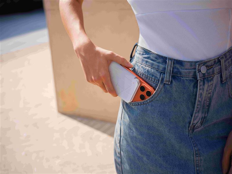 Snap手機自拍螢幕主打超輕薄與高度便攜