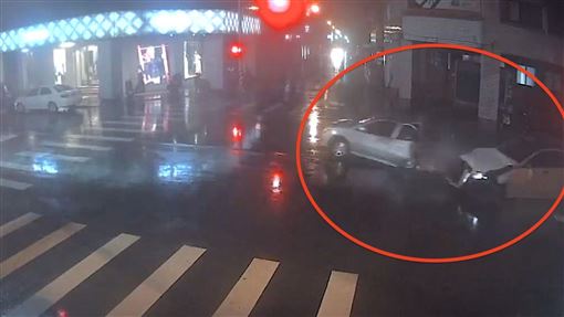 新／宜蘭賓士狂掃7車1命危　恐怖瞬間曝