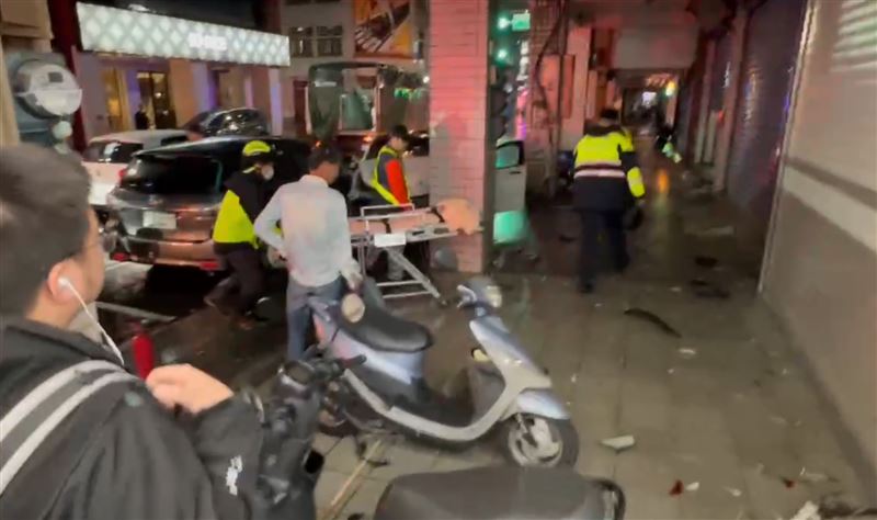 宜蘭,中山路,賓士,撞擊（圖／記者黃國瑞攝影）