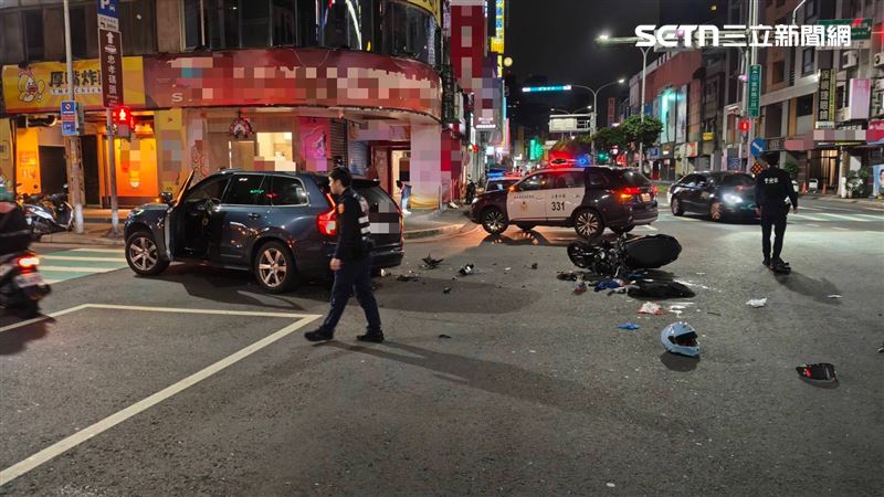 新北市三重區重新路二段與正義南路口，昨天（3日）深夜發生嚴重事故。（圖／翻攝畫面）