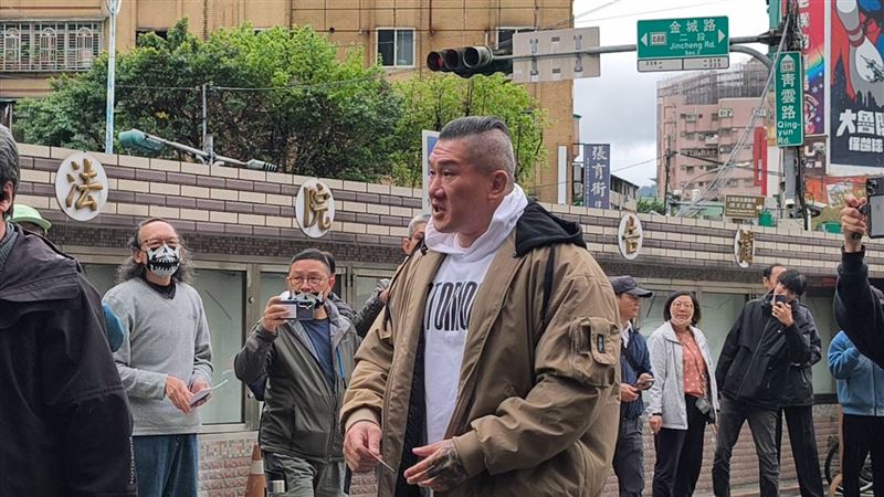 館長現身新北地院（圖／記者莊淇鈞攝影）