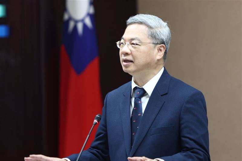 中東戰局持續擴大，不僅動搖市場信心，也推升國際油氣燃料價格，經濟部長龔明鑫受訪表示，目前已同步啟動3項因應方案。（圖／經濟部提供）