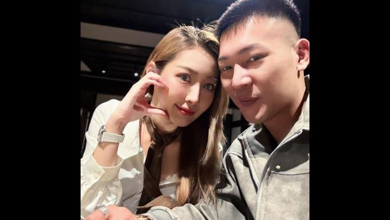 向來熱衷棒球與運動彩券的鳳梨，在比賽前一天就曾在社群公開投注單，透露自己向老婆預支零用錢，豪砸30萬元買運彩力挺台灣隊獨贏。（圖／翻攝自鳳梨FB）