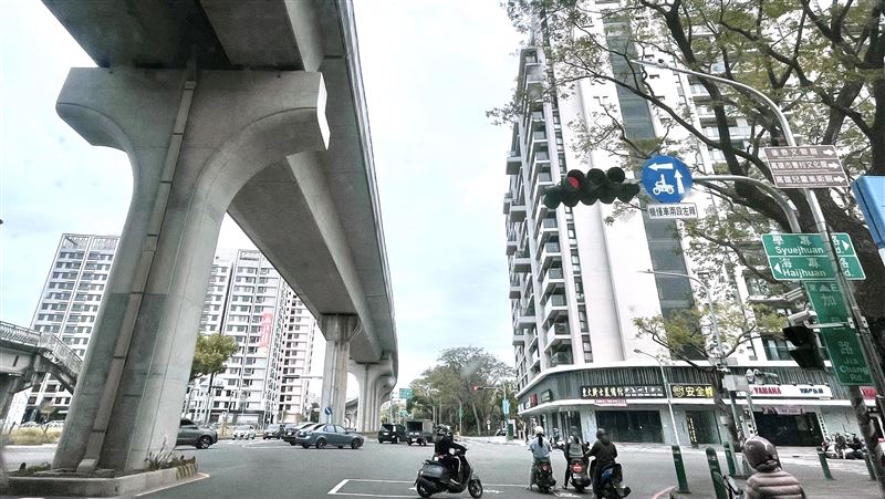 高雄8間國立大學校區周邊房價，以高科大楠梓校區表現最亮眼，年增17.4%居冠，房價從27萬元跳升至31.7萬元。（圖／台灣房屋提供）