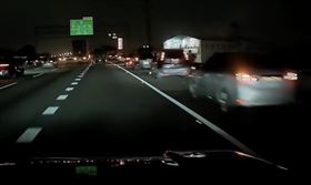 國道1,聯結車,爆胎,胎皮,四散,16車,路肩,排隊（圖／翻攝自Threads @ricky_chou2023）