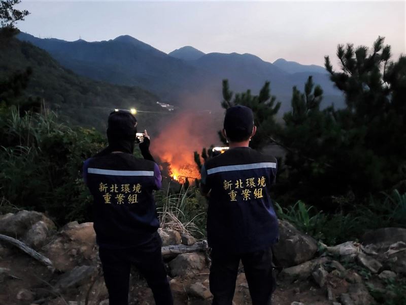 稽查人員空拍蒐集非法焚燒事證。（圖／新北市政府環保局提供）