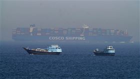 傳中國與伊朗正積極協商，希望確保原油與液化天然氣運輸船能安全通過荷莫茲海峽。（圖／美聯社／達志影像）