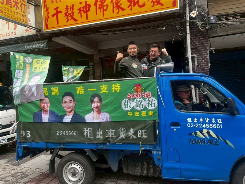 卓冠廷議員力挺台派戰鬥雞張銘祐　青山宮參拜後展開萬華車隊掃街