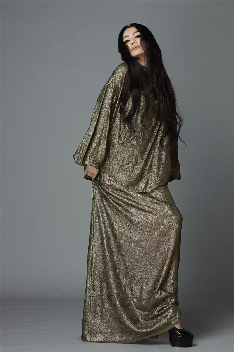 潘越雲拍MV遇重感冒強碰寒流！赴北海岸拍攝以「單薄薄紗」上陣直面狂風。（圖／ 雲璽工作室提供）