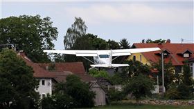 美國一架輕型飛機驚傳墜機意外，直插墜落民宅後院。（僅為示意圖，非新聞中事件／PIXABAY）