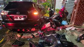 台中,休旅車,爆衝,連撞,11車,機車,肇事逃逸,沙鹿（圖／翻攝畫面）