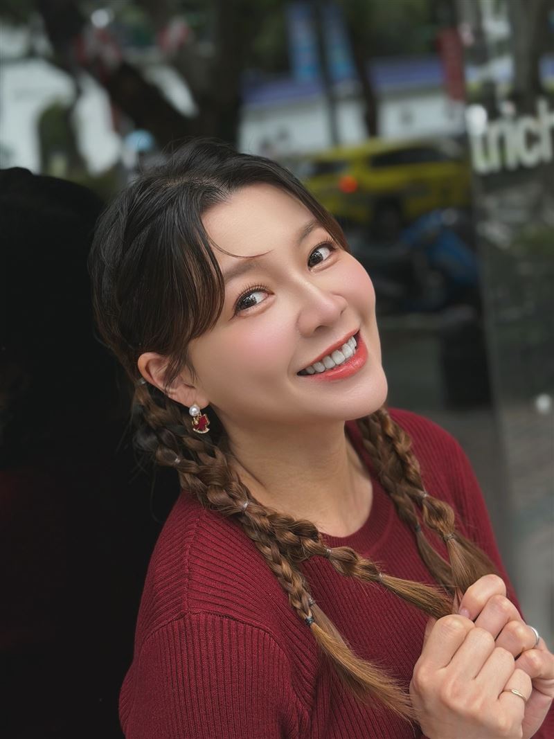 謝京穎表示原來懷孕鼻子還會變大。（圖／翻攝自臉書）