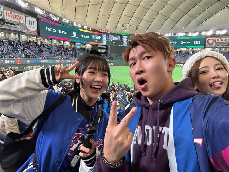 張立東（中）巧遇籃籃（左）與若潼（右）。（圖／翻攝自張立東IG）