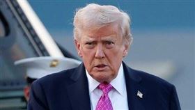 川普揚言要根除伊朗政權，並表示美國一定要介入領導人遴選。（圖／翻攝自X平台 @mrsDugskullery）