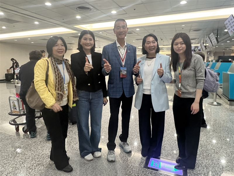 「雲林走向世界」雲林北港朝天宮受邀參加美國舊金山「農曆新年遊行（Chinese New Year Parade）」，由董事長蔡咏鍀（中）率隊出訪。。（圖／北港朝天宮提供）