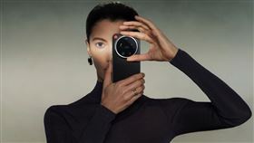 徠卡相機公司攜手小米發佈首款國際版智慧手機。
