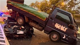 國道3號,大甲段,連環撞,轎車,貨車,車底（圖／翻攝畫面）