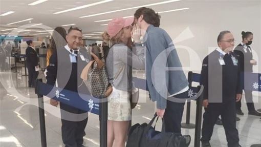 當眾激吻億萬富豪　妙麗艾瑪華森新戀情曝