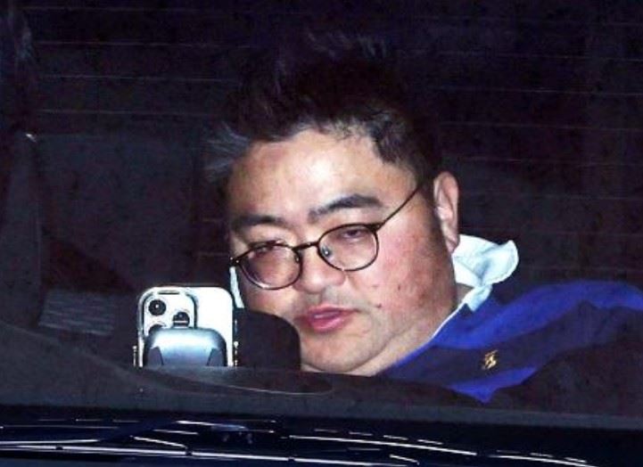 日本NHK體育中心的資深導播中元健介涉嫌在東京街頭對女子施暴並猥褻，事件曝光後震驚日本媒體圈。（圖／翻攝自日網）