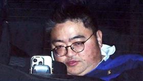 日本NHK體育中心的資深導播中元健介涉嫌在東京街頭對女子施暴並猥褻，事件曝光後震驚日本媒體圈。（圖／翻攝自日網）
