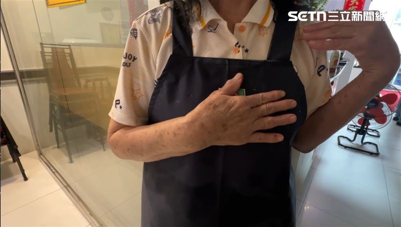 業者表示，蚵仔都是從東港叫貨，一收到就馬上冰起來。（圖／記者朱俊傑攝影）