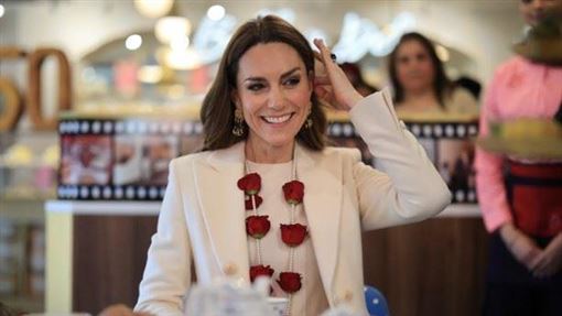 王妃光腳嗨舞　自曝自己是「香菜控」