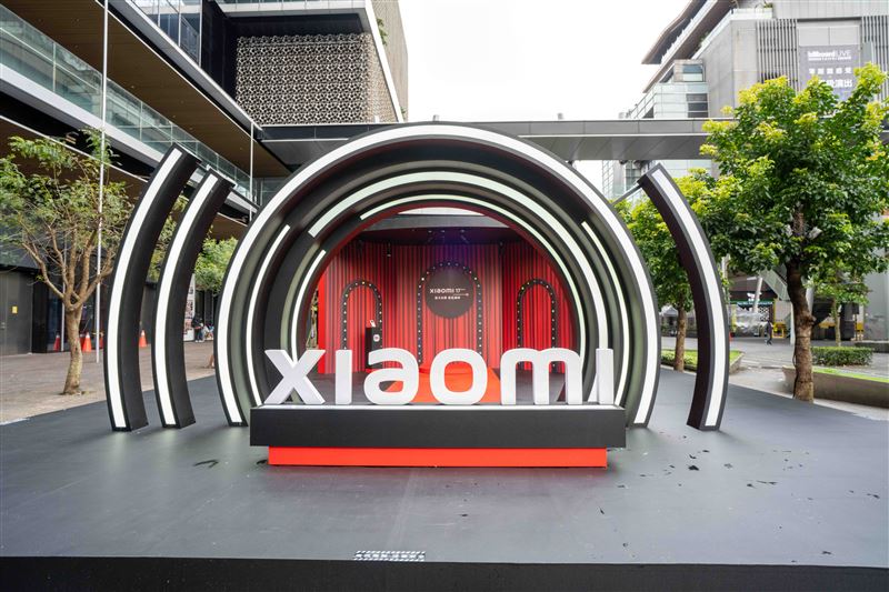 小米3月6日至8日在臺北市信義區微風南山戶外廣場打造「Xiaomi 17 Series徠卡一瞬追光體驗館」