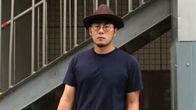 李伯恩默默宣布已婚。（圖／翻攝自臉書）