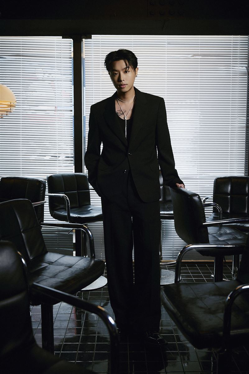 HowZ推出新專輯《The Blooming Prince 花花公子》。（圖／皓室創意Light House提供）