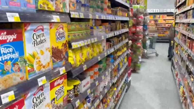 旅卡達台人Lotus表示杜哈市區超市物資都充足，人們也維持著日常生活