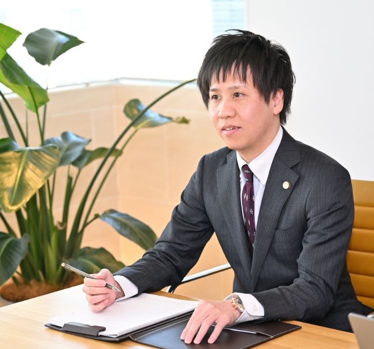 律師清水俊指出，只要在公共場所作出足以讓對方感到強烈「不安、恐懼或厭惡」的行為，即違反日本《防止滋擾條例》。（圖／翻攝X@funaim5）