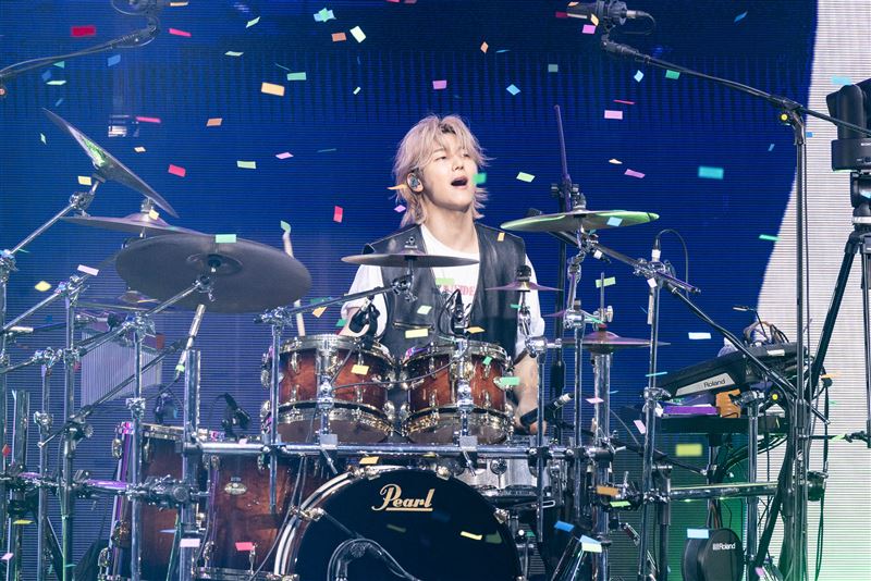 CNBLUE鼓手姜敏赫用台語打招呼「打給厚、甲飽沒」。（圖／和協整合行銷提供）