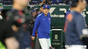 WBC日台戰，台灣隊0：13遭日本隊扣倒，總教練曾豪駒賽後神情落寞。（圖／特派記者劉彥池攝影）