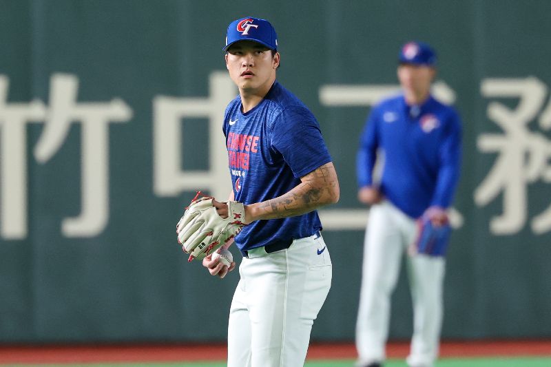 世界棒球經典賽（WBC）台灣隊預賽先後不敵澳洲、日本，7日與捷克隊交手，派出旅美投手莊陳仲敖（中）先發