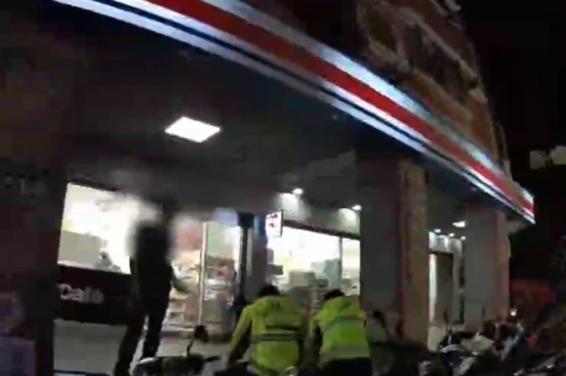 新北市汐止區樟樹二路，發生一起砍人案件。（圖／翻攝畫面）