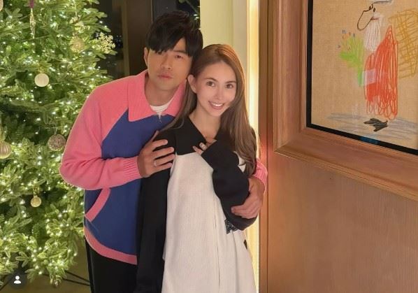 華語樂壇天王周杰倫迎來出道25週年，先前多次預告將推出全新專輯，如今終於傳出最新進度，周杰倫近日在Instagram限時動態透露，新作品已經完成，還搶先讓家人試聽。（圖／翻攝自周杰倫IG）