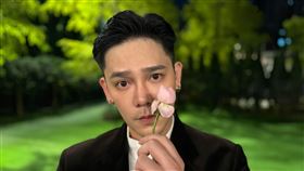 《星光》出身的歌手盧學叡在駐唱之餘仍關心賽況，並在社群平台發文為球員打氣，呼籲全台球迷：「贏球把他們當英雄，輸球更該讓他們知道，他們依然是我們的英雄！」（圖／翻攝自盧學叡FB）