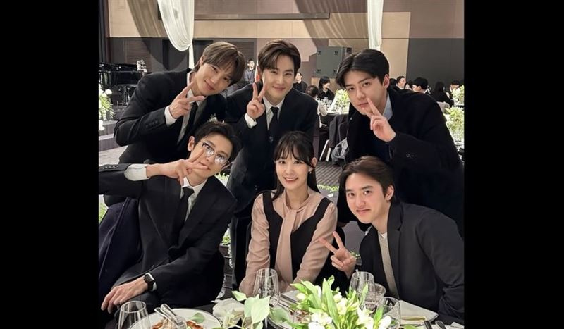 燦烈的姐姐朴宥拉在個人IG上展示與成員們的合照。（圖／翻攝自IG @yooranna）