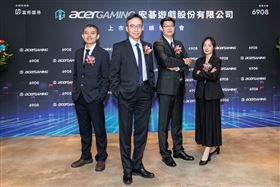 宏碁遊戲高樹國董事長（左２）、徐挺洋總經理（右２）、游姿妤財務長（右１）、唯晶科技詹承翰執行長（左１）合影。（圖／宏碁遊戲）