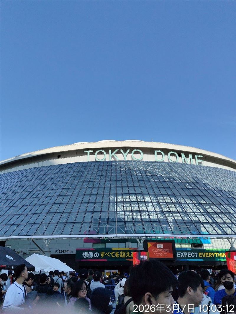 台捷大戰倒數，台灣人再度塞爆東京巨蛋，畫面曝光。（圖／翻攝自PTT）