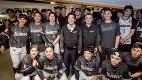 賴清德赴大巨蛋探班台灣隊。（圖／翻攝自賴清德臉書）
