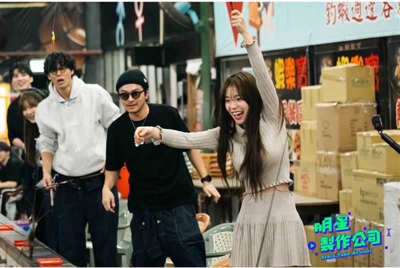 楊銘威遇到李多慧突然變溫柔被大家笑虧。（圖／TVBS提供)