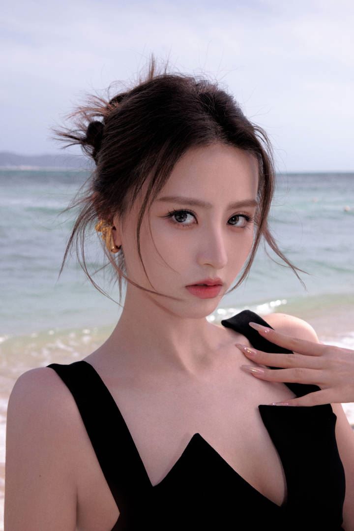 中國女星金子涵曾因參加選秀節目《青春有你2》打開知名度。（圖／翻攝自微博）