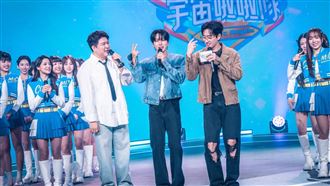 神童（左起）、利特、銀赫台上合體。（圖／緯來電視網提供）