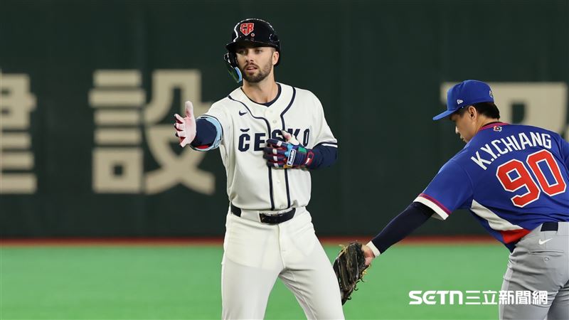 WBC台捷戰，捷克隊二壘手敲出首打席二壘安打。（圖／特派記者劉彥池攝影）