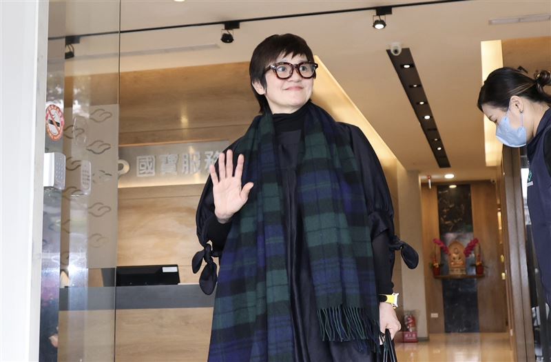 柯以敏現身袁惟仁靈堂。（圖／記者鄭孟晃攝影）