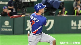 這次是界內了！　費仔揮台灣本屆WBC首轟