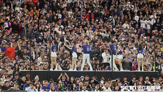 大螢幕捕獲最正MC！網見表情喊加薪了