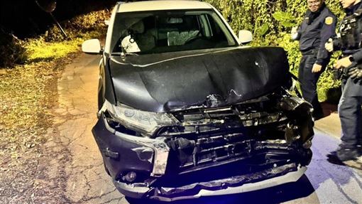 林口爆警匪追逐！違規男「撞爛警車」逃逸